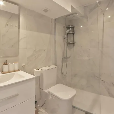Apartment Stylish Modern With Ocean View And Pools, 1001, Ponderosa
